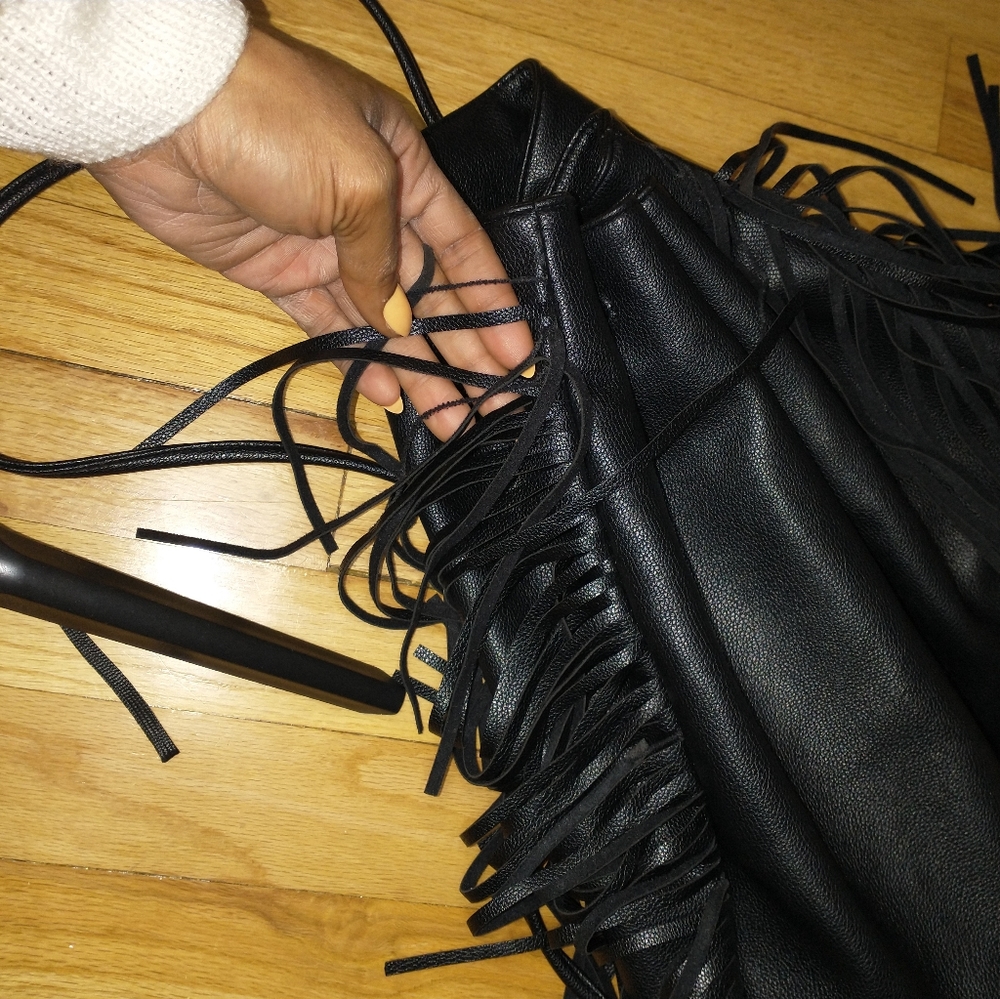 Victoria's secrets women faux black leather drawstring bag with fringe - Picture 6 of 9